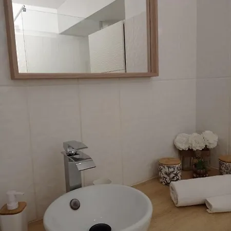 Climatise, 50 M De La Prom, Wifi Apartment Nice